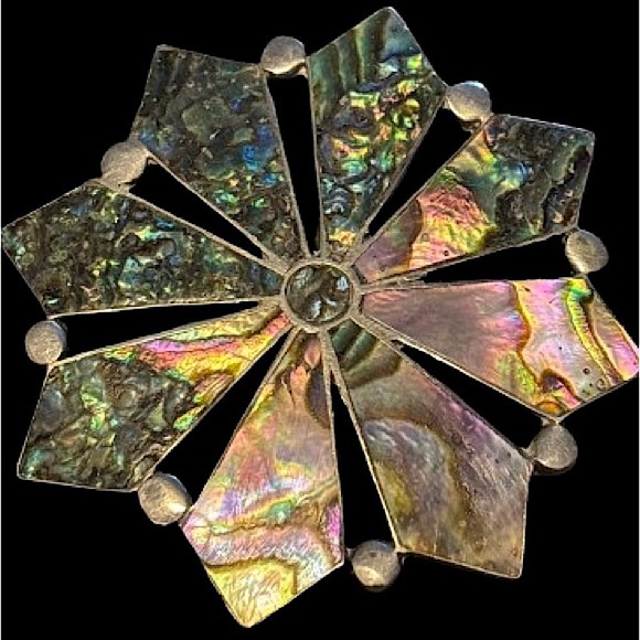 Vintage Unisex Elegant Abalone Shell Flower Brooch on Silver - Picture 4 of 8